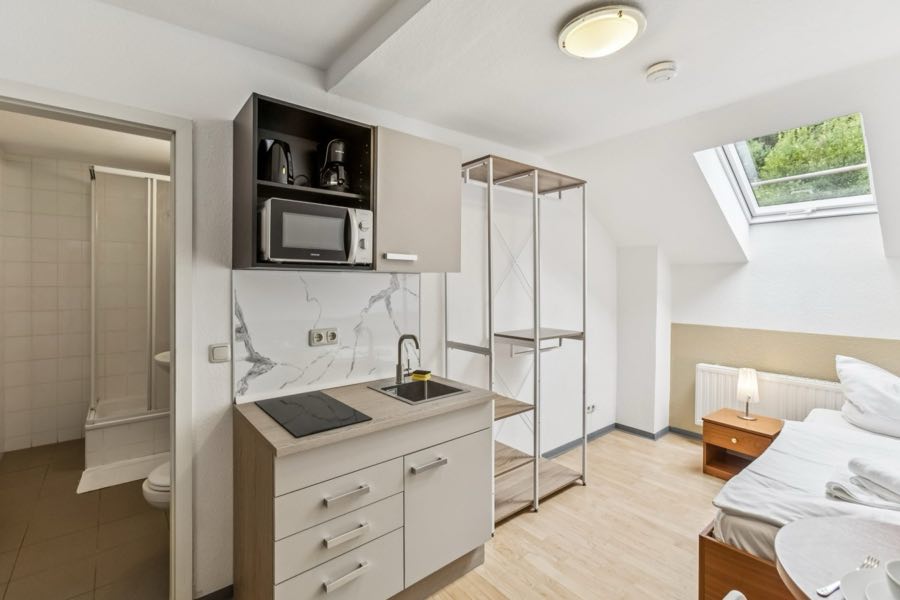 Zimmer mit Küchenzeile